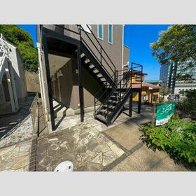 16/16 エントランス