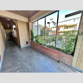 16/16 エントランス