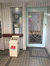 16/16 エントランス