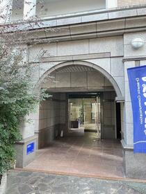 16/16 エントランス