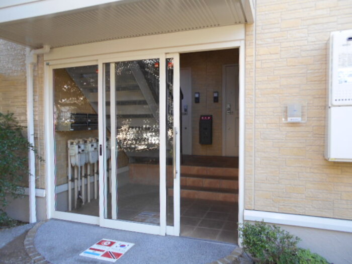 2/4 エントランス