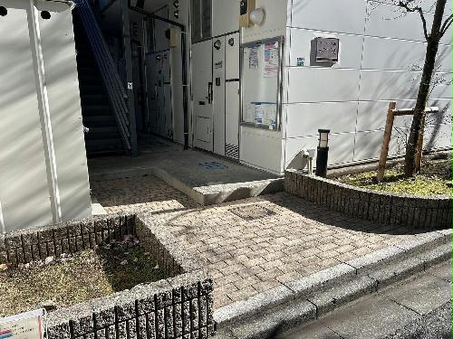 13/13 エントランス