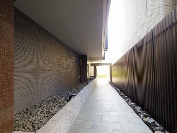 14/15 エントランス