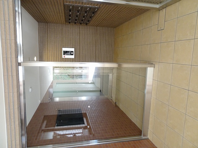 14/20 エントランス