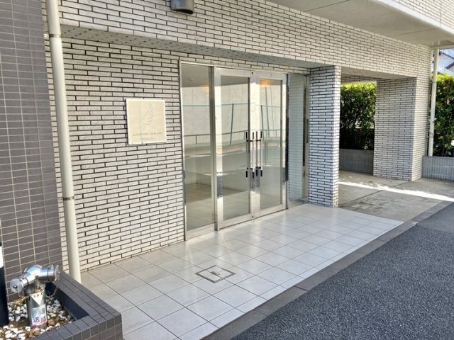 17/17 エントランス