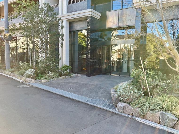 18/18 エントランス