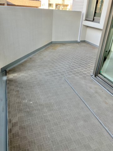 13/18 バルコニー