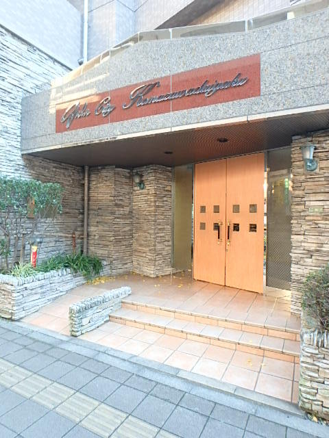 25/29 エントランス