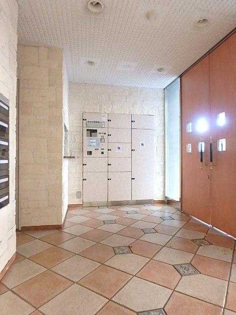 27/29 エントランス