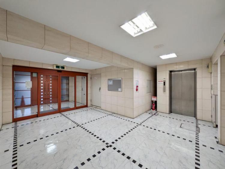 13/19 エントランス