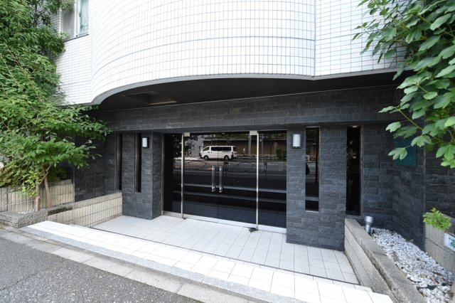 22/26 エントランス