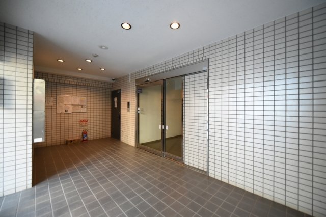 16/17 エントランス