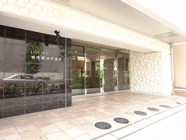 13/14 エントランス