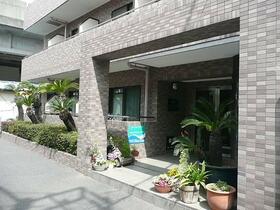 16/16 エントランス