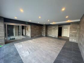 16/16 エントランス