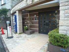 16/16 エントランス