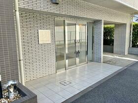 16/16 エントランス