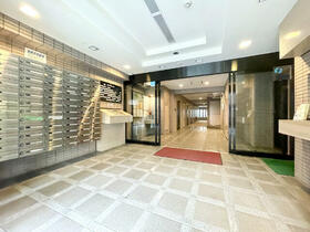 17/17 エントランス