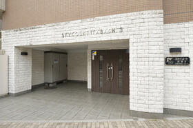 16/16 エントランス