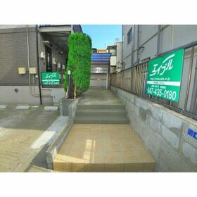 13/14 エントランス