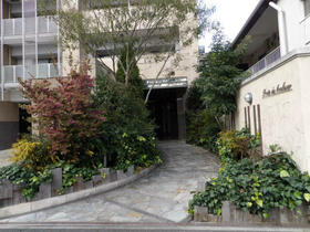 16/16 エントランス