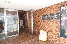 16/16 エントランス