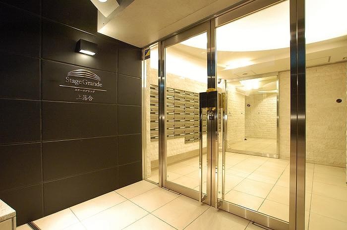 18/19 エントランス