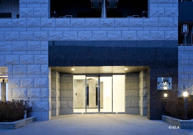 28/30 エントランス