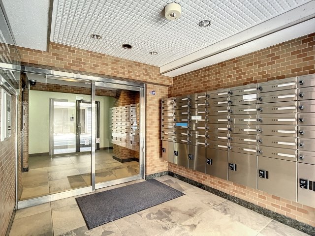 21/22 エントランス