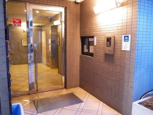 5/5 エントランス