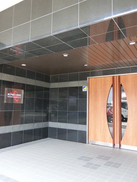 13/14 エントランス