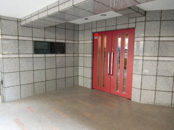 13/14 エントランス