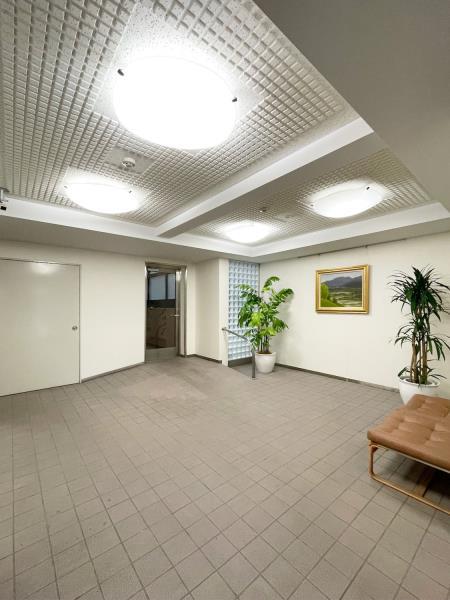 23/30 エントランス