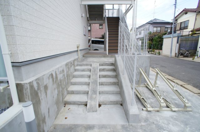 16/16 エントランス