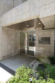 16/16 エントランス