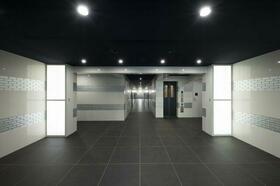 16/16 エントランス