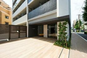 16/16 エントランス