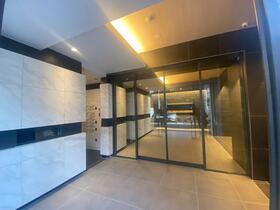 16/16 エントランス