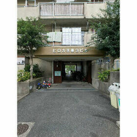 5/5 エントランス