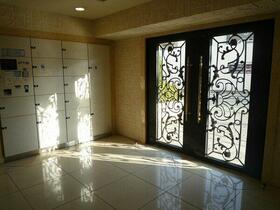 16/16 エントランス