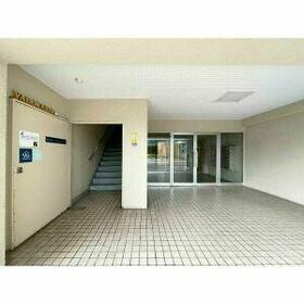 16/16 エントランス