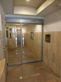 16/16 エントランス