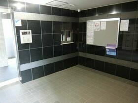 16/16 エントランス