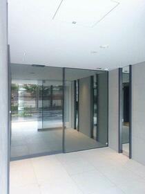 16/16 エントランス