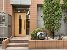 16/16 エントランス