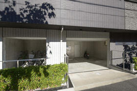 16/16 エントランス