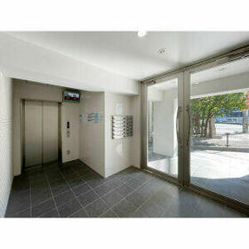 16/16 エントランス