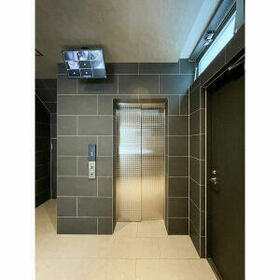 16/16 エントランス