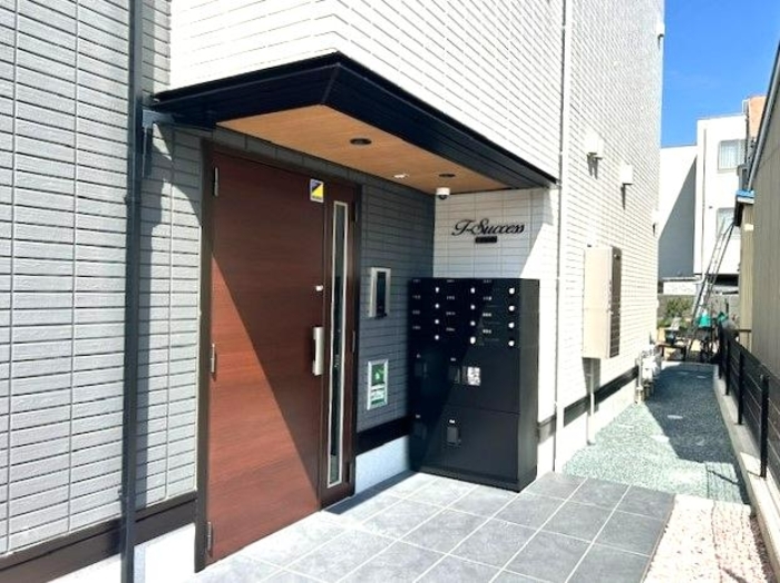 17/17 エントランス