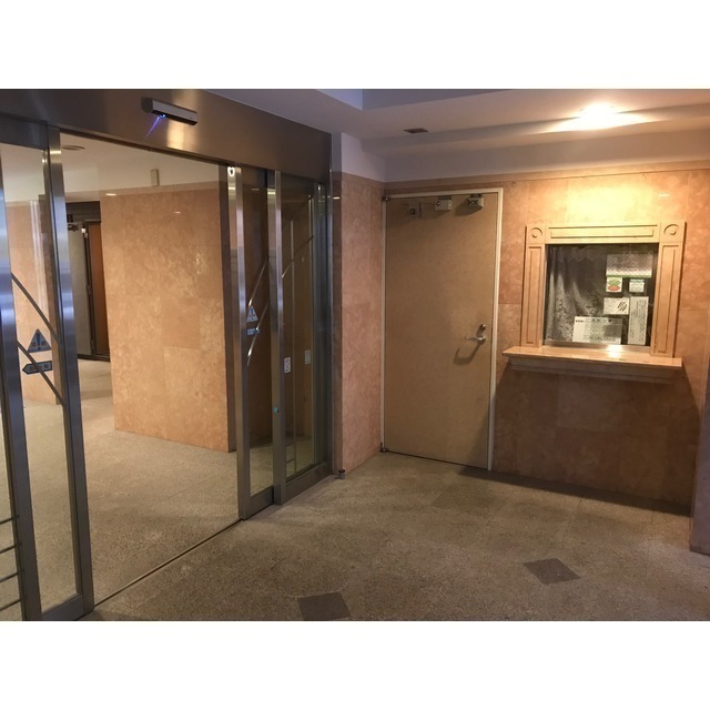 16/19 エントランス